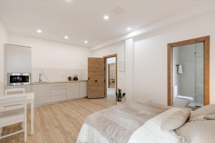 Apartamento con cama doble y cocina